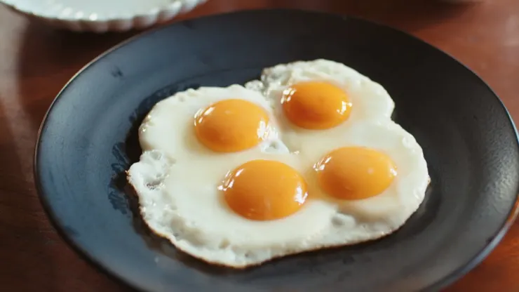 水潤軟嫩的完美煎蛋!