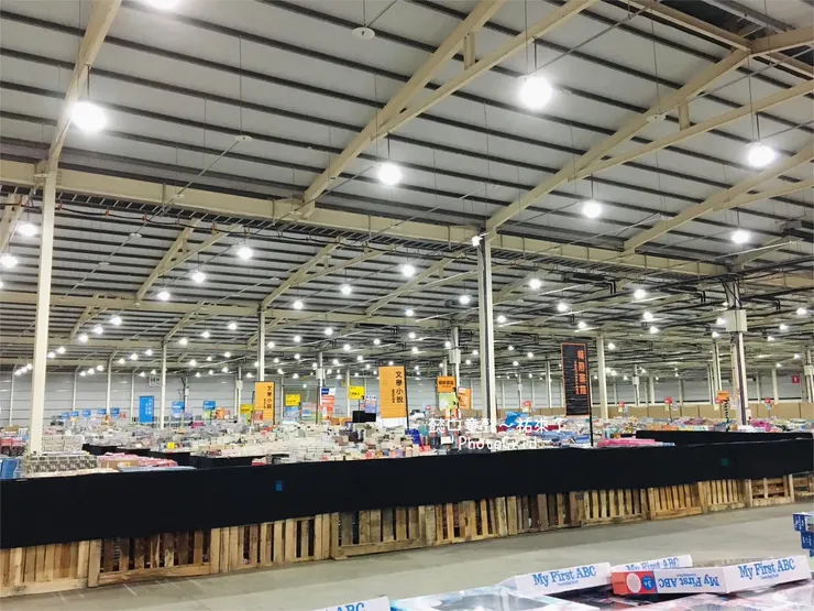 展出時間到午夜，誠意十足。這是台中展出時我跟朋友成為最後一組客人拍到的。