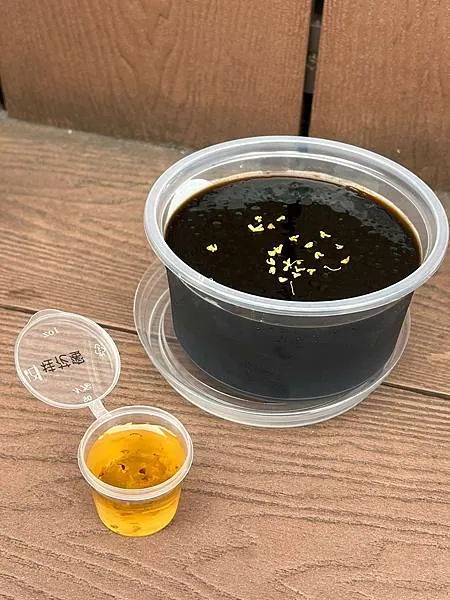 *(淡水美食)七小妞沾醬麻糬~抹茶沾醬、紫薯沾醬、豆乳沾醬~