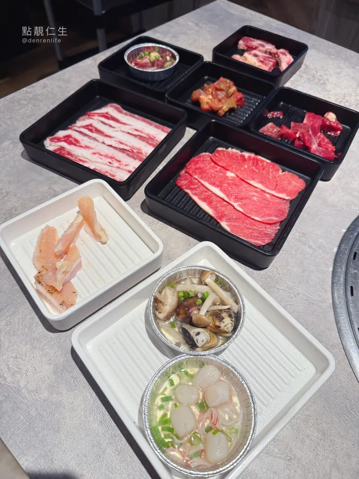 椒鹽雞軟骨（圖中第2盤白色盤）｜肉次方新店民權店