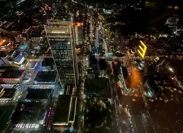 從觀景台俯瞰台北市夜景