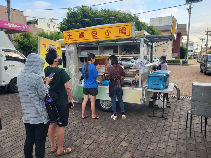 大腸包小腸是最多人排的攤位 是當日最受歡迎的美食！