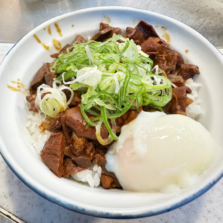 牛雜丼飯及半熟蛋