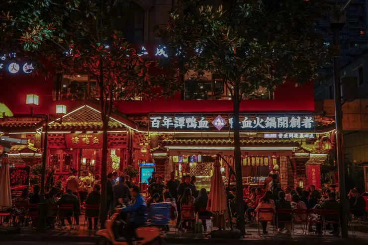 成都譚鴨血，每每經過，每每長龍。