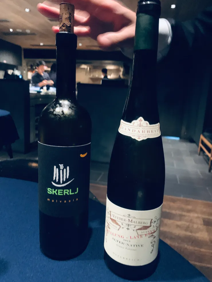 請伺酒師挑選一支不要太沉或太有皮革味的橘酒，果然喜歡