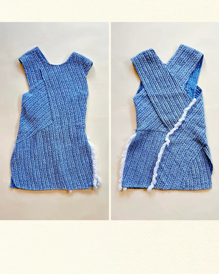 左圖為衣服正面,右圖為背面。