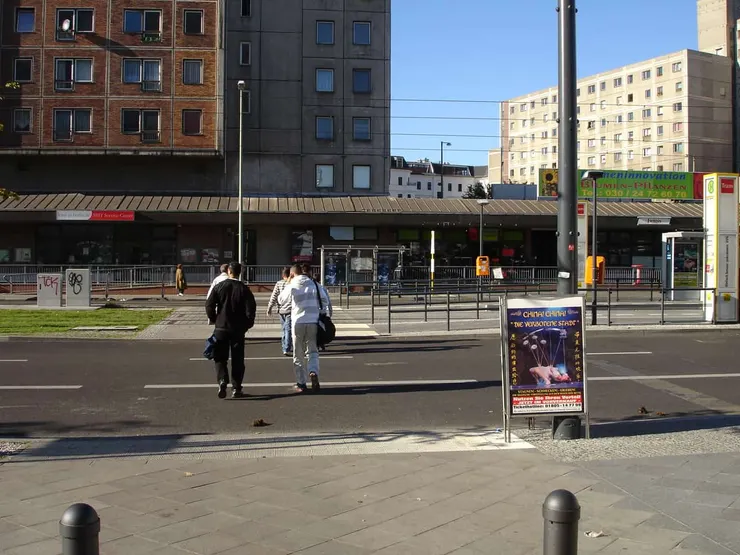 行人跨越車道無號誌管控