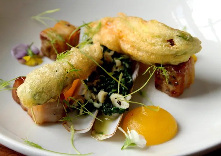 前菜，炒竹檉、燉豬肉、炸櫛瓜花