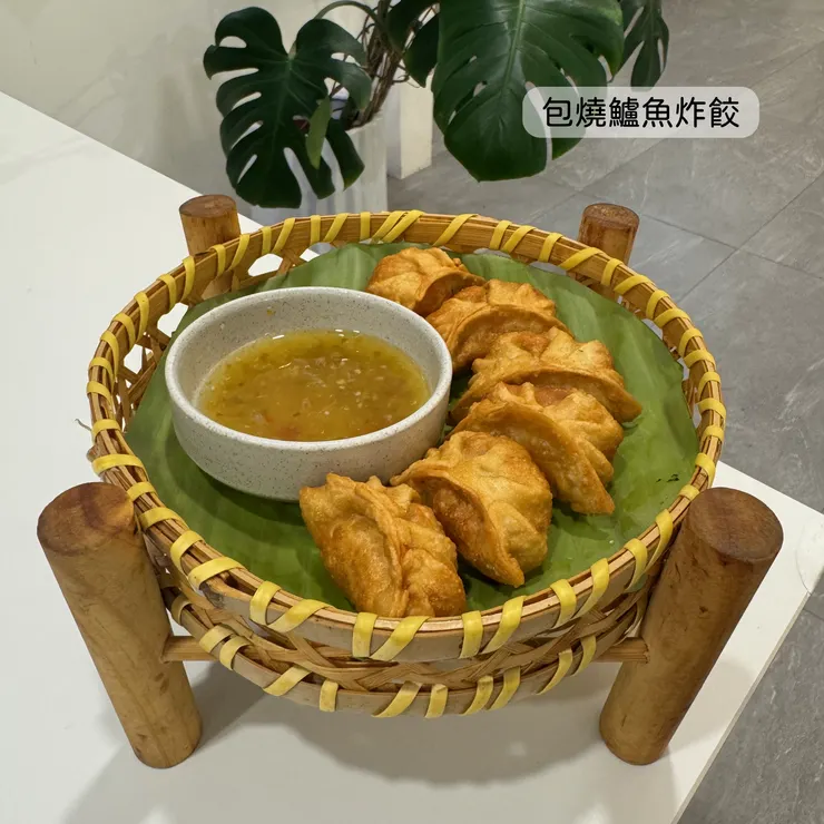 包燒鱸魚炸餃