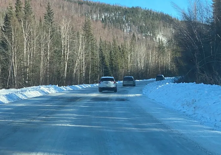 每日的出行，都很努力地跟車（拍照的是副駕駛的朋友）