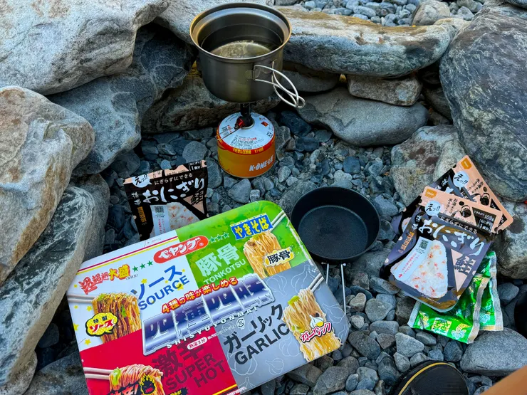 雖然放到過期，但吃到四種口味的泡麵覺的很滿足。😋