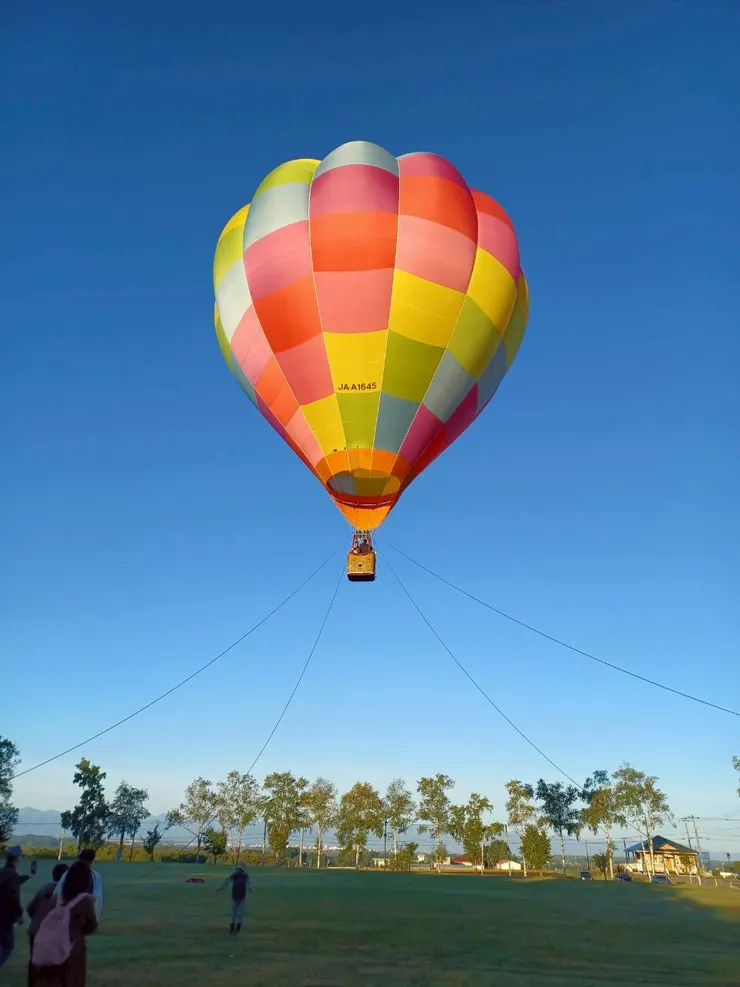 搭乘時會需要加熱氮氣充氣才能起飛