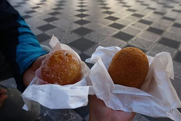 不過糖漬橘子不好吃，吃兩口我們就丟掉了🙊