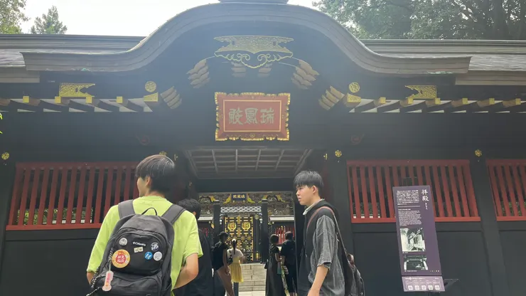 拝殿則在重建時有加以簡化。