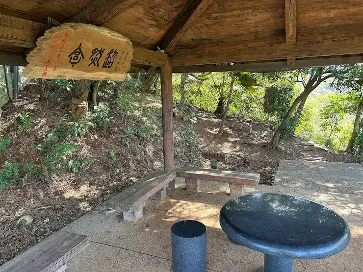 供登山客休憩的涼亭（圖片截圖於網路）