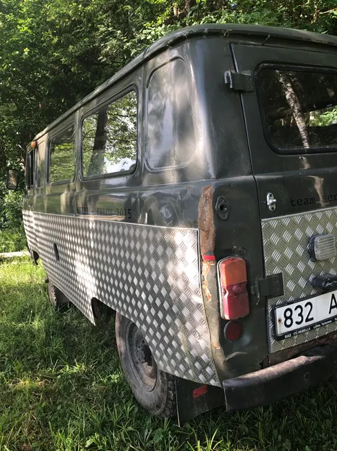 龐大的＂越野卡車＂