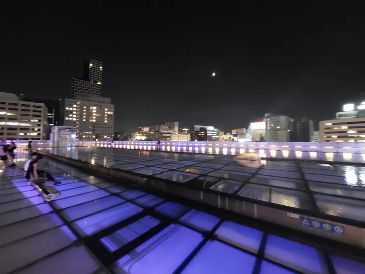 從頂部拍出去的夜景，可惜當時周遭很暗拍，所以偶爾拍得不夠清楚