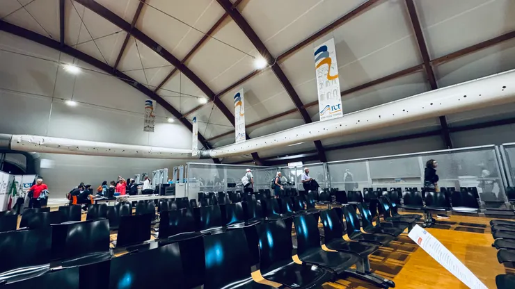 務必在入座前取得號碼牌