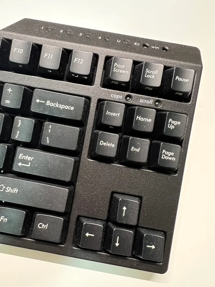 鍵盤連接機台的切換鍵（圖 / 自行拍攝）