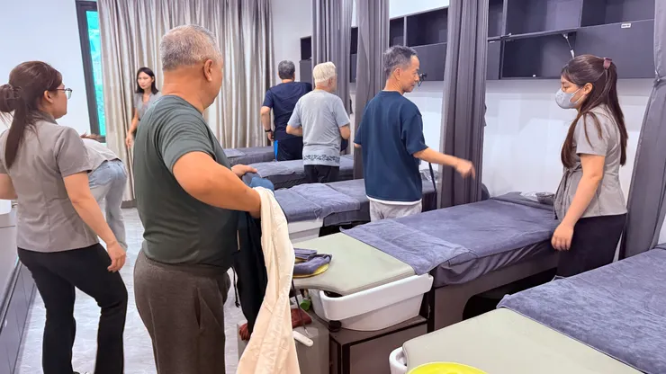 躺上床就無法拍照了