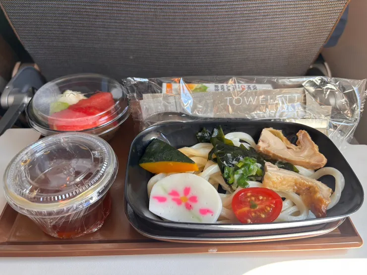 空中餐點，意外地還蠻好吃的！（圖片來源：辰心）