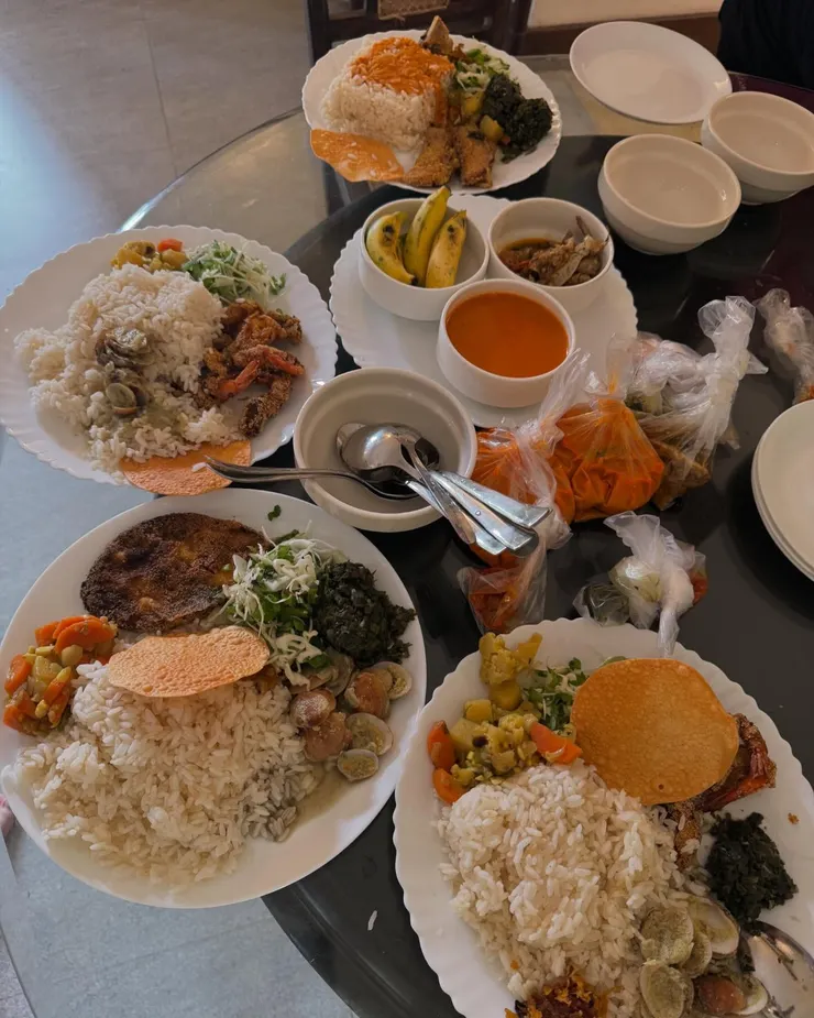 當天午餐買果阿的特色食物回 airbnb吃