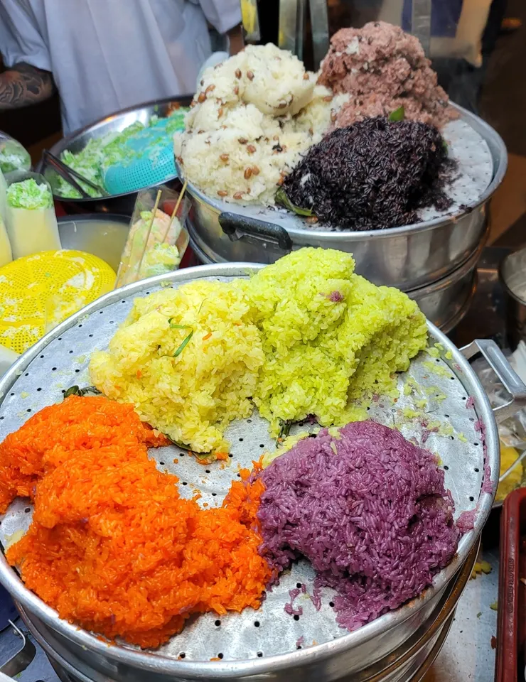 胡志明市 阮惠街廣場 Nguyễn Huệ 的糯米飯小販