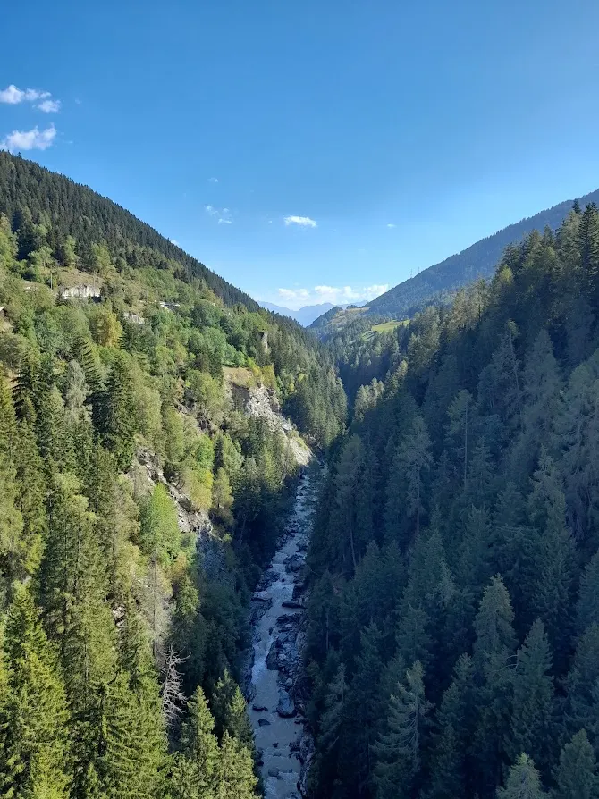 GOMS Bridge上看到的景觀