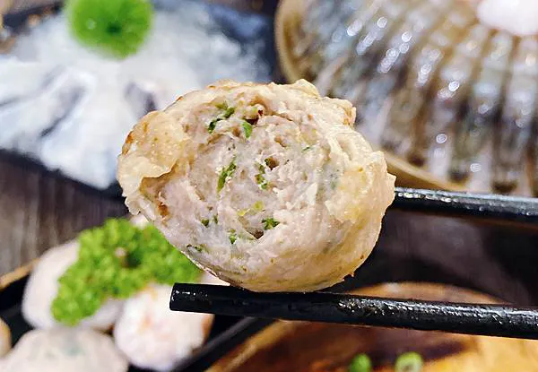 內湖火鍋推薦│柳記螺螄粉火鍋，訂位即送海鮮，當月壽星滿額霸氣贈送海鮮塔