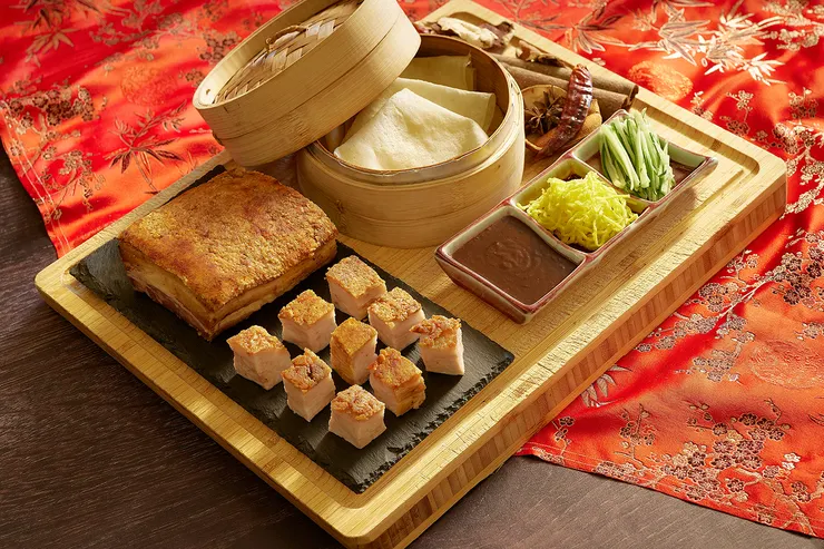 鉑麗安自助餐的「秘製脆皮五花肉」，外層酥化、內裡柔潤，鹹香層次分明。