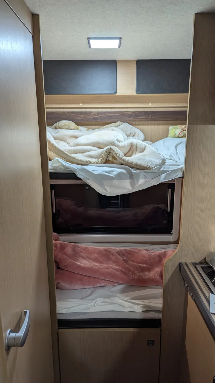 車尾的上下舖，2人可以有獨立的空間