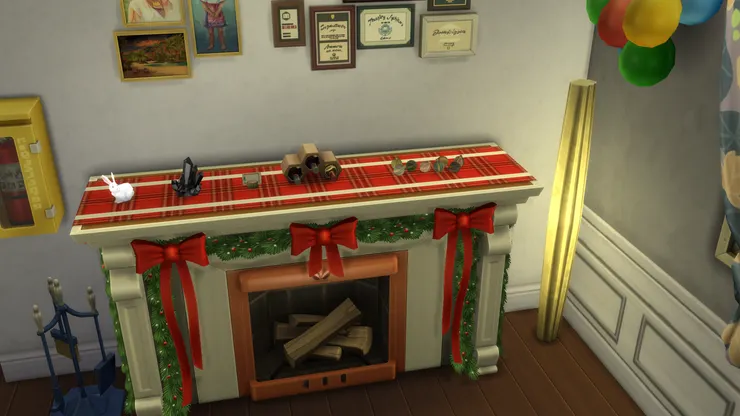 壁爐頂部是個展示各種飾物的好地方,現在當然放了跟聖誕相關的裝飾。