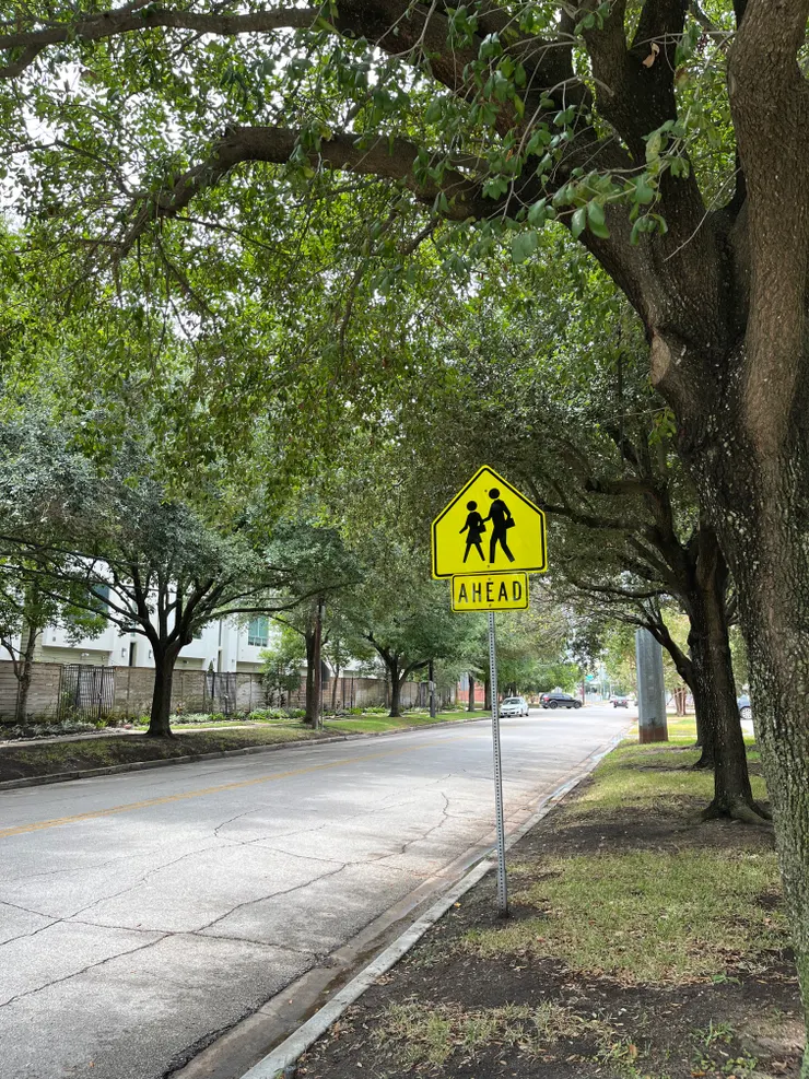 要注意行人！因為真的很少，不注意說不定會錯過...