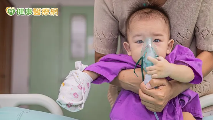 莊曉婷醫師指出,RSV並非僅威脅早產兒或心肺疾病寶寶,而是幾乎所有嬰幼兒都可能感染的病毒。