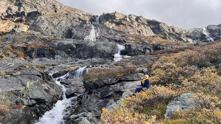 啜飲甘甜山泉水