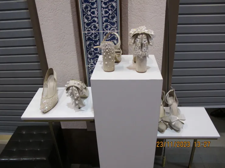 這是商場內其中一家店放出來的高跟鞋，看那些鞋跟多亮！