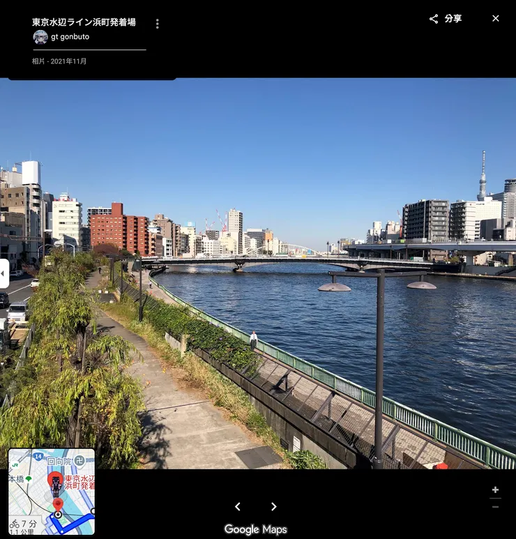 小說中的重要場景附近，東京隅田川旁的河堤