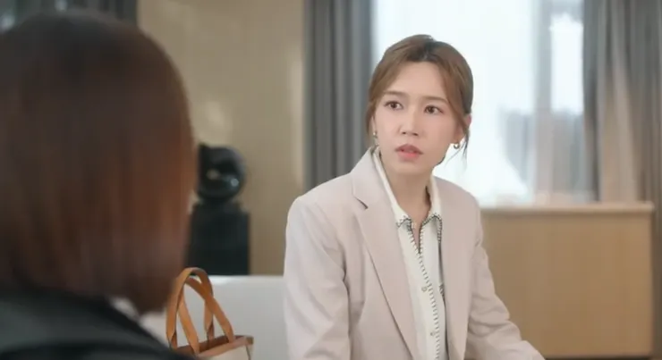 由傅嘉莉飾演的心理醫生楊芷菲醫生也出現在《刑偵12》。