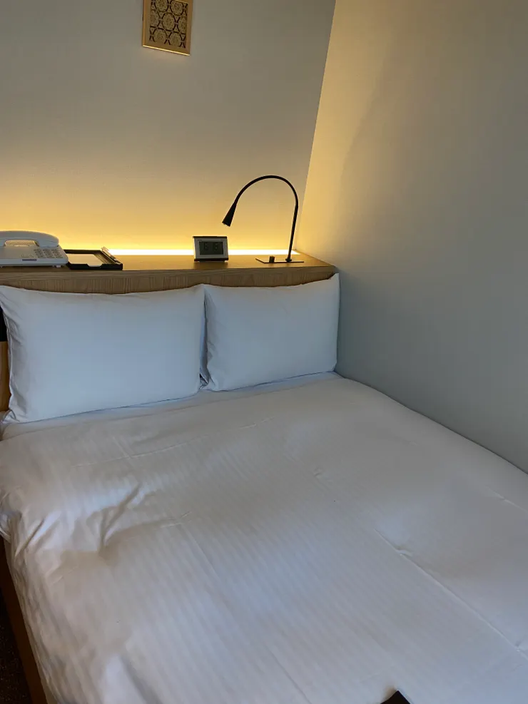 床頭燈很有質感