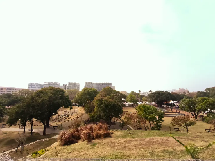 山丘不高但卻可以遠眺市區風景