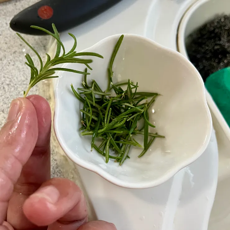 這次是使用自己種的迷迭香