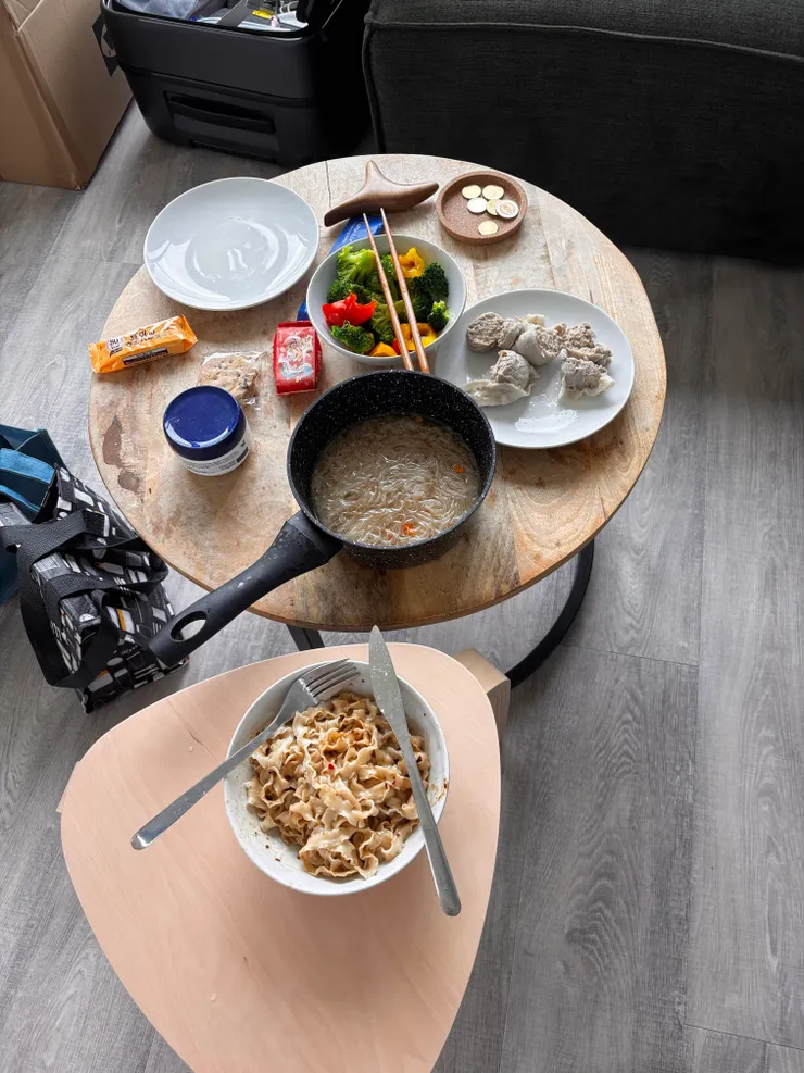 在阿姆斯特丹的日子裡，我倆盡量都在家裡吃