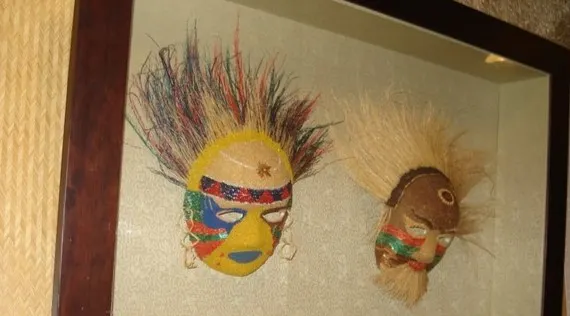 稻草工藝館的祖父母面具