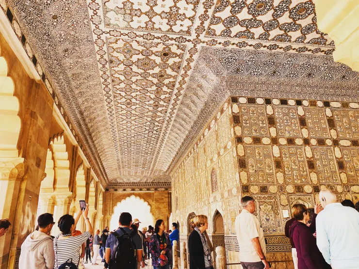 鏡宮（Sheesh Mahal / Mirror Palace）