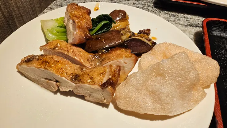 澳門國際機場環亞貴賓室的烤雞和魚香茄子也相當好吃!