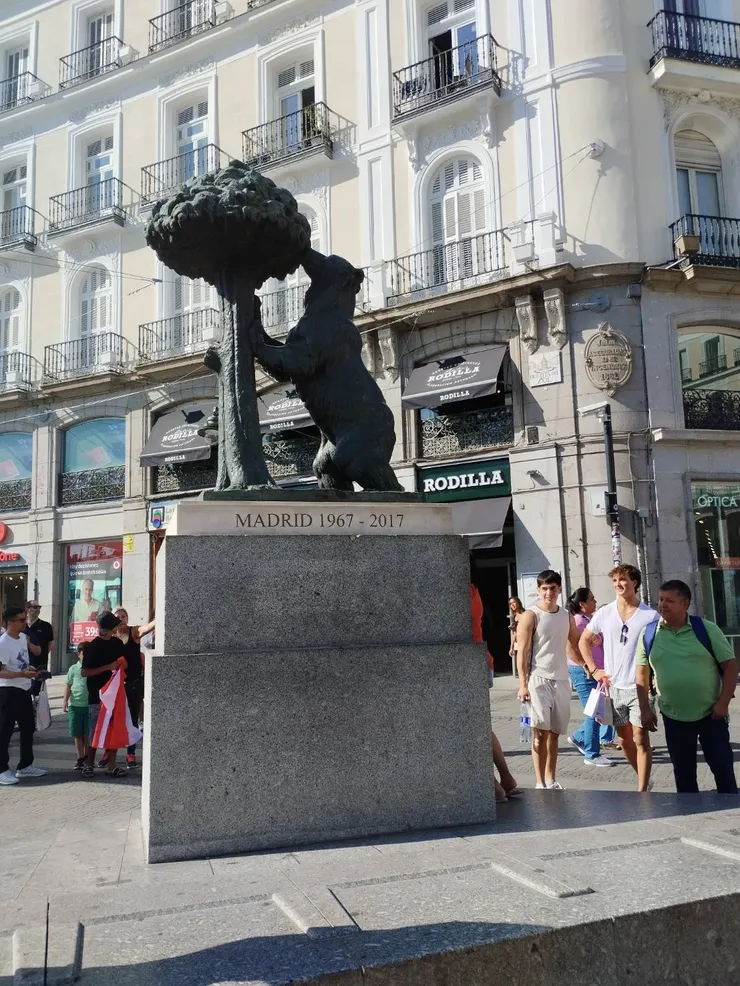 馬德里著名地標，熊與梅果樹