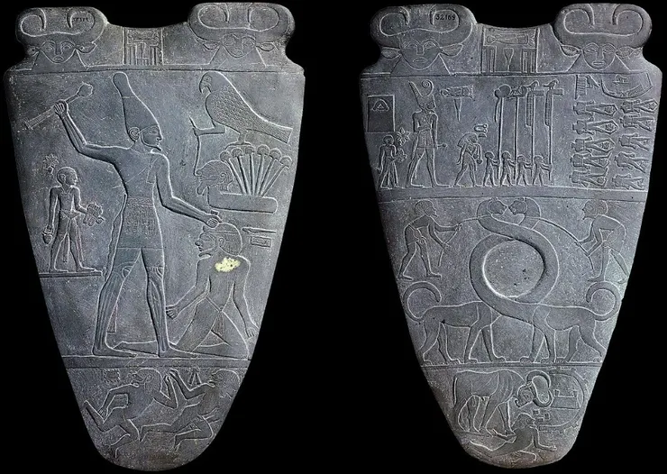 納爾邁調色盤的正反面，各象徵上埃及與下埃及