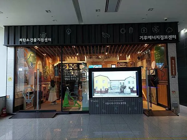 類似天氣預報中心的地方