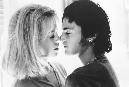 《愛的機密》劇照／IMDb