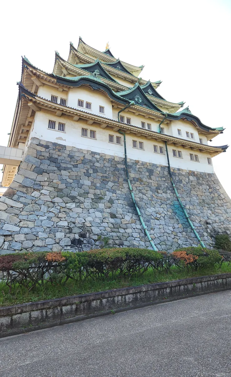 名古屋城一側